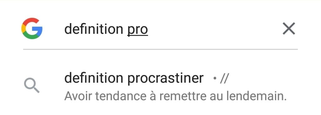 Capture d'écran du scénario de recherche de définition du mot procrastination en auto-complétion