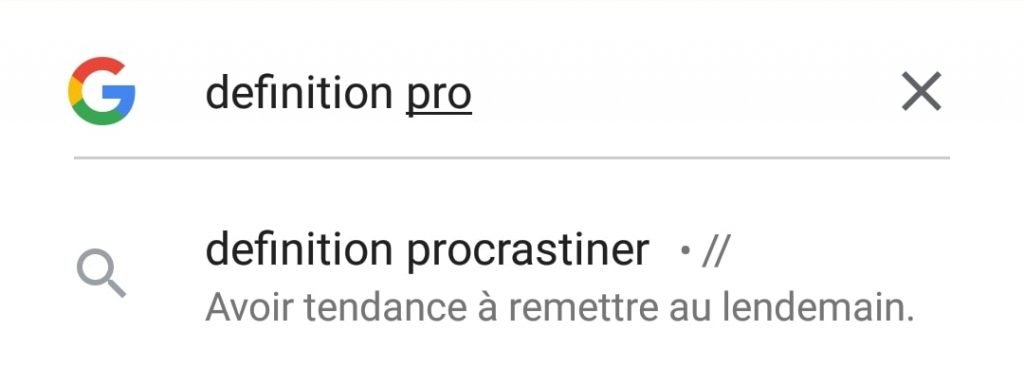 Capture d'écran du scénario de recherche de définition du mot procrastination en auto-complétion